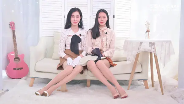 [SSA丝社] 评测 NO.132 君君&雪儿 双人开箱国产安幸幻系列无缝油亮丝袜评测视频（下） 0